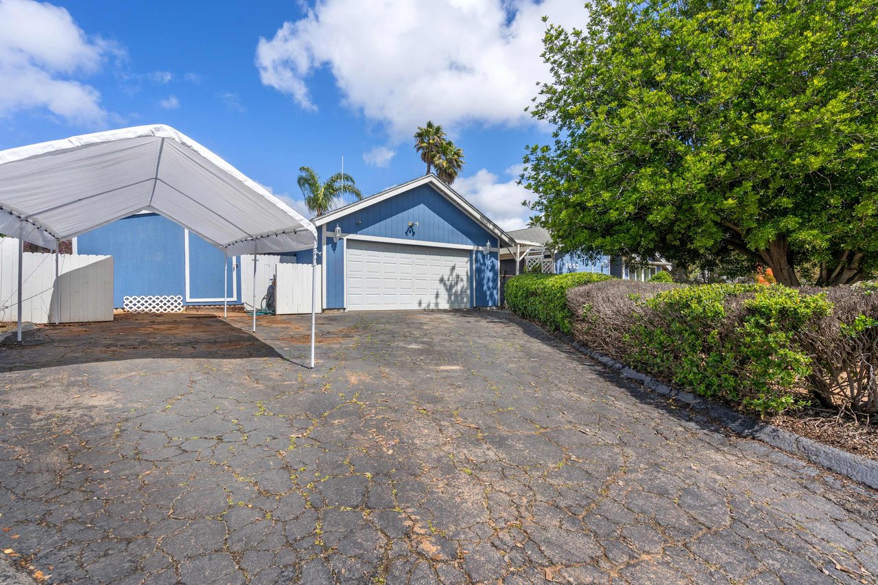 1002 Pepper Tree Ln