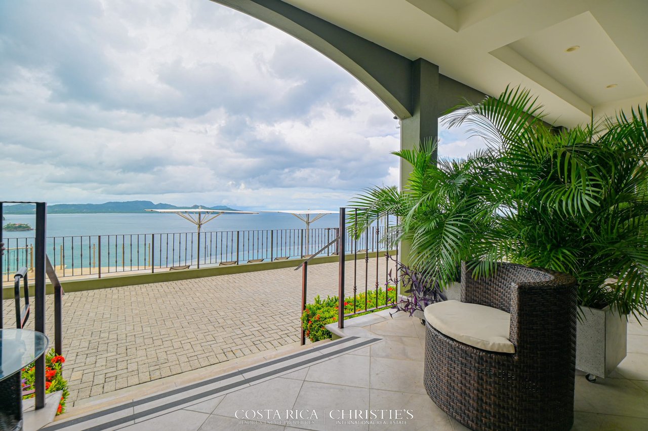 360 - 306 Splendor Condo