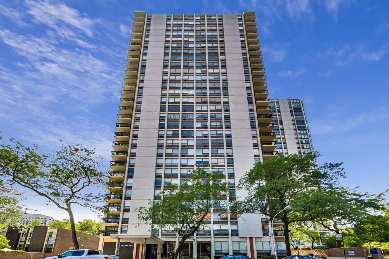 1355 N Sandburg Ter (No. 2501D)