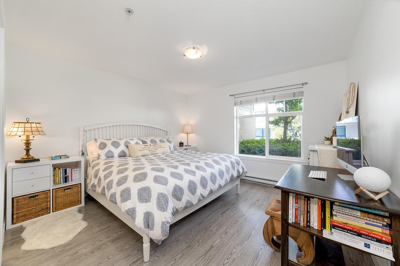 110-15621 Marine Dr