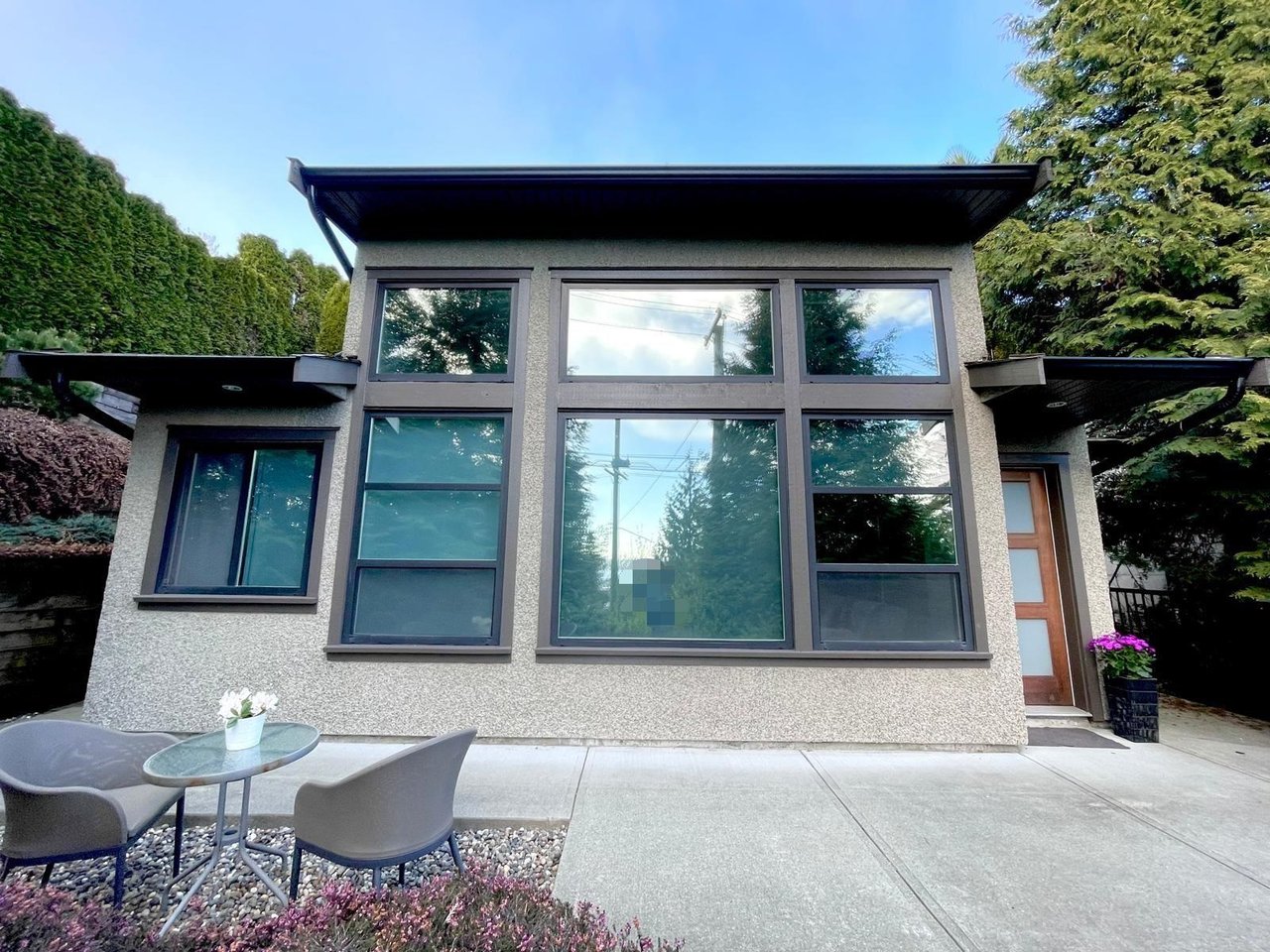 739 Westmoreland Cres
