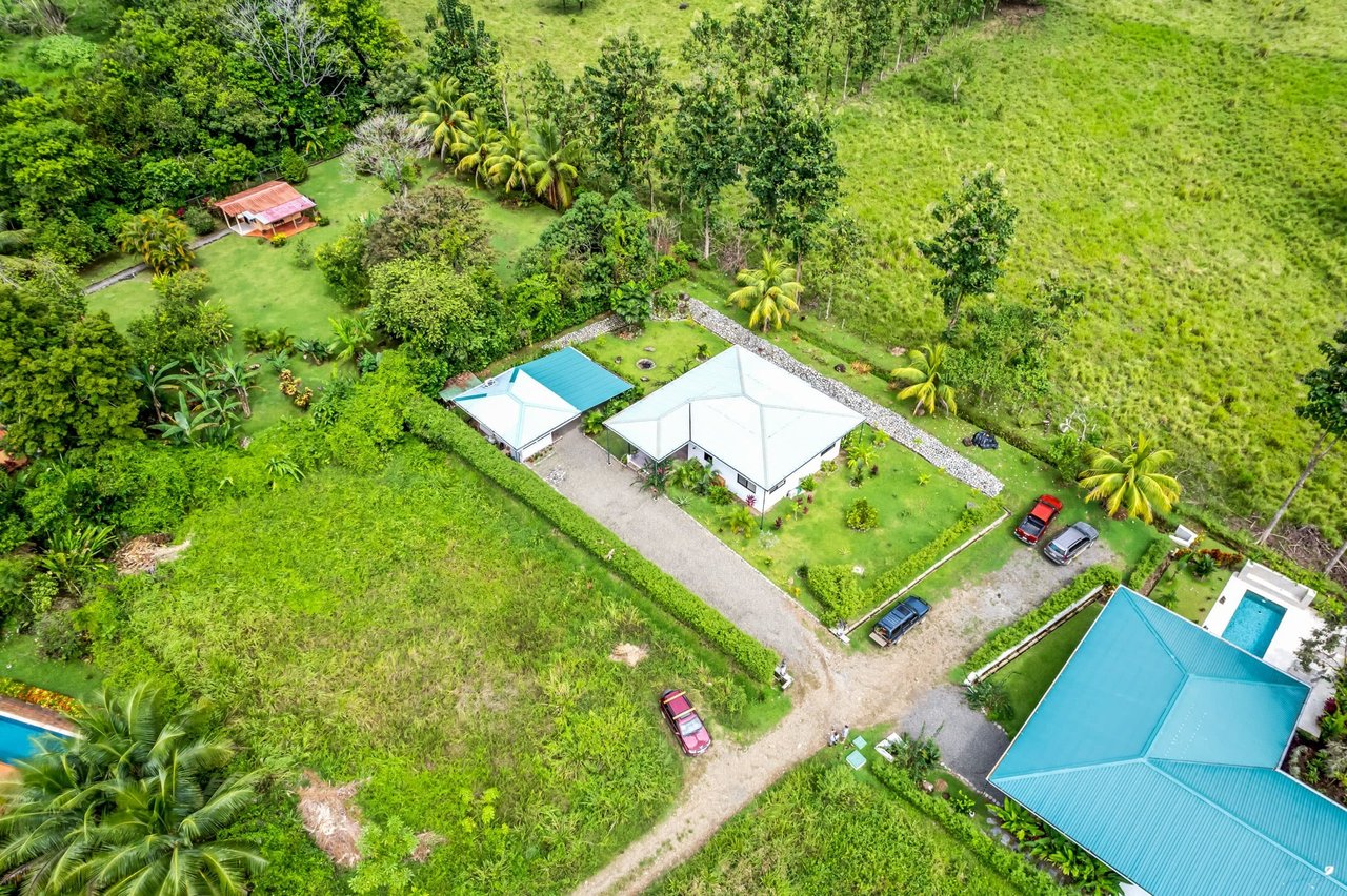 Bright & Peaceful 3-Bedroom Home With Separate Workshop/Office Space & Stunning Views Of The Lush Mountains In Easy-Access Location In Ojochal Costa Rica