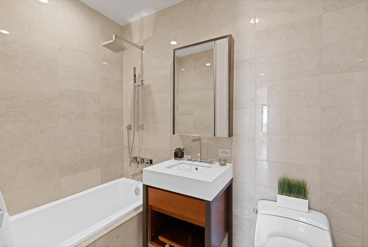 75 Wall Street, Apt 35-O