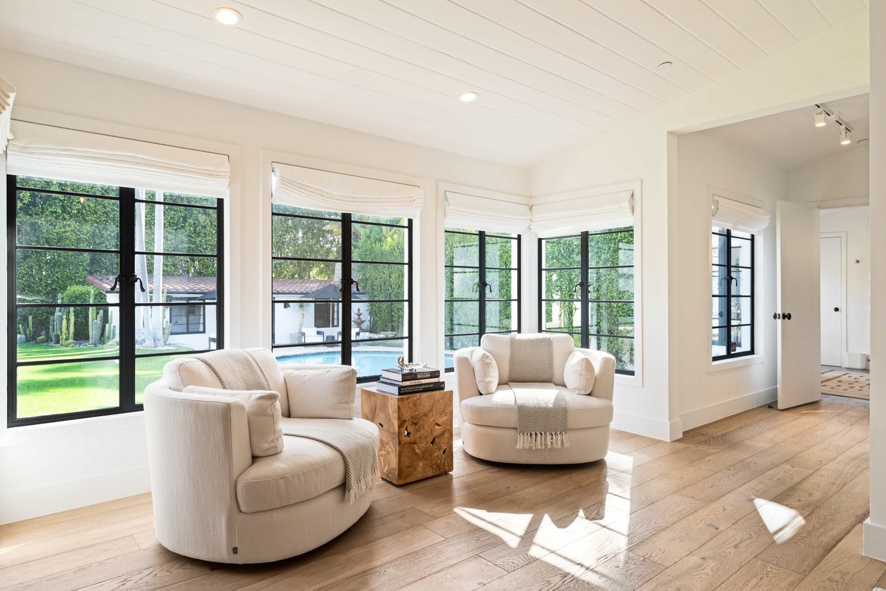 123 S Woodburn Drive