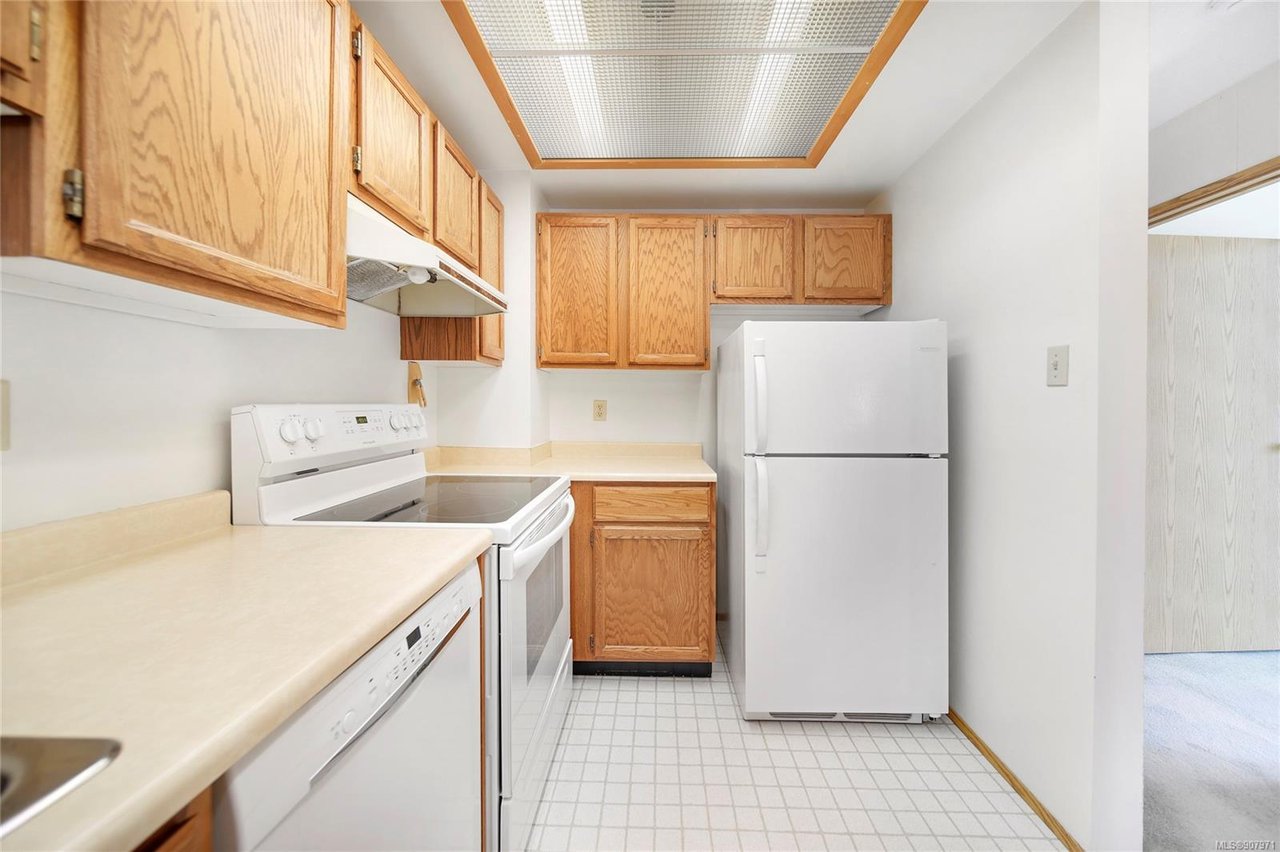 205-1252 Pandora Ave