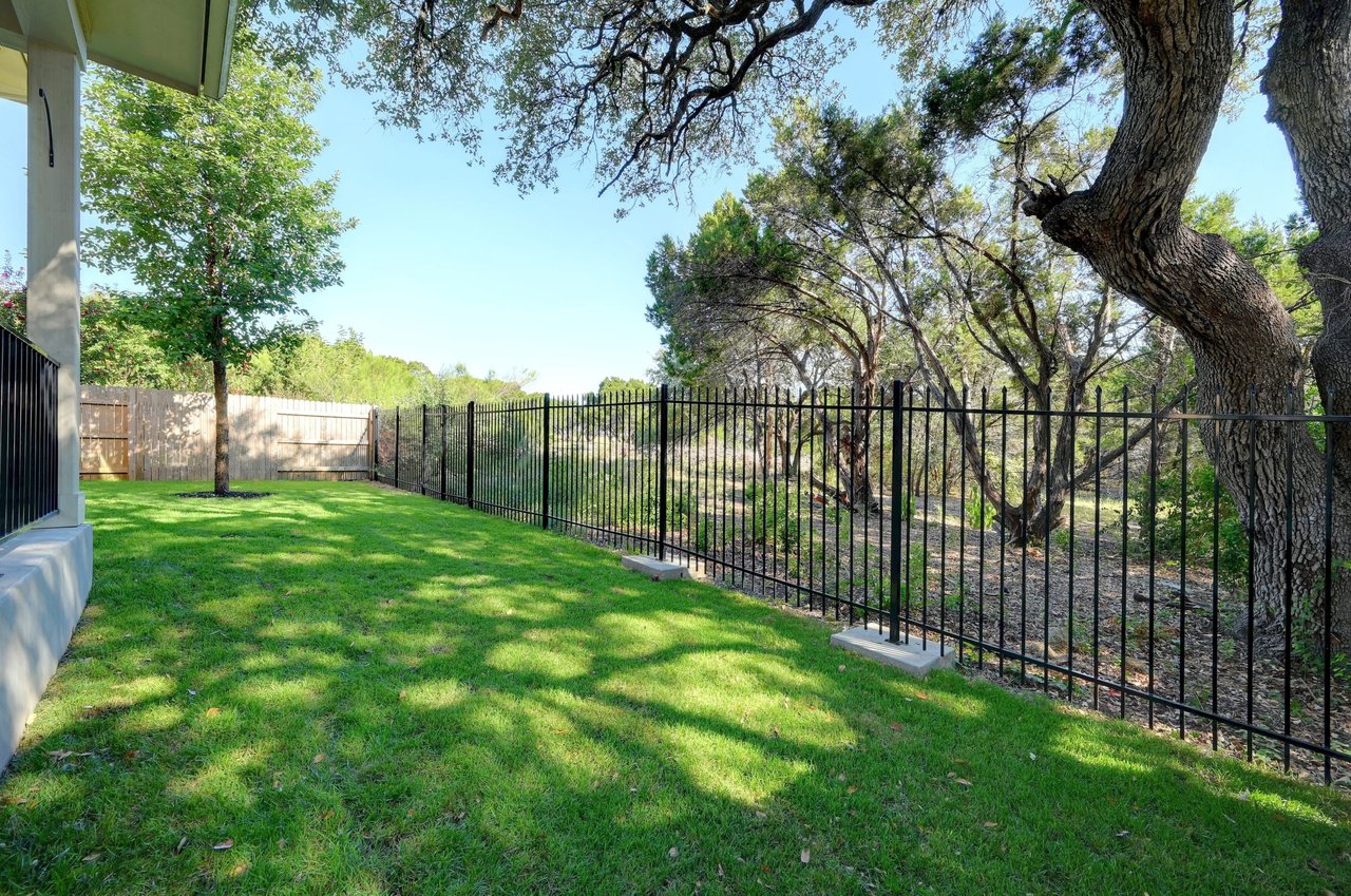712 Waterfall Way