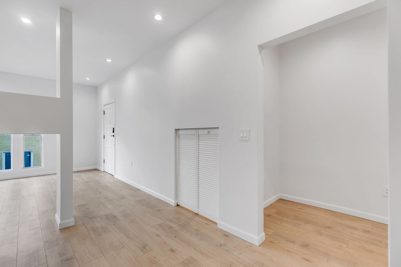 122 1/2 North Park View Street