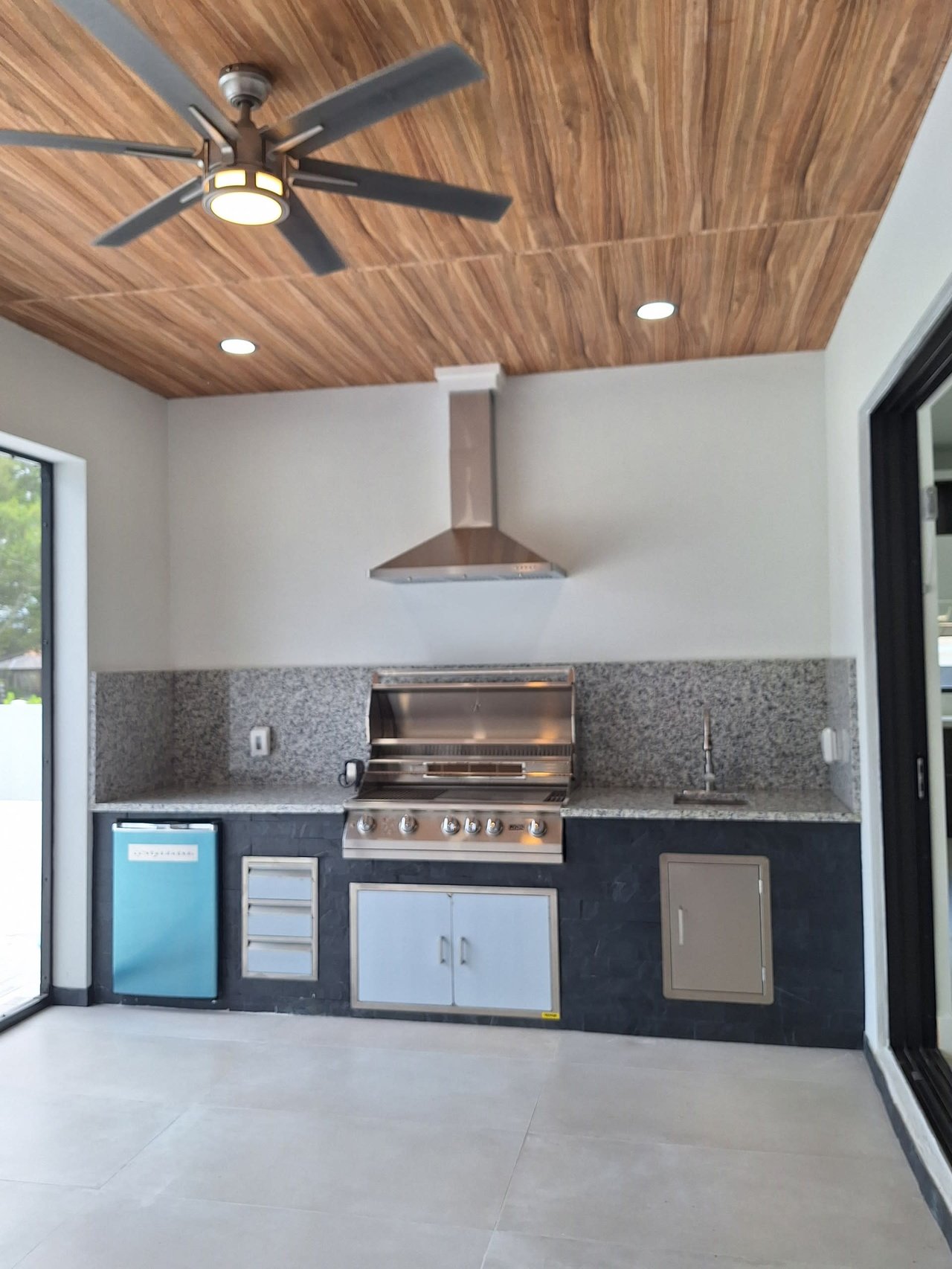 1324 Longwood Dr
