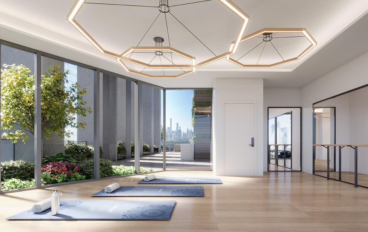 24-16 Queens Plaza South Unit: 15-E