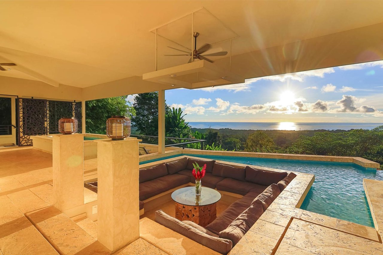 Hilltop Villa with Infinity Pool, Uvita, Puntarenas