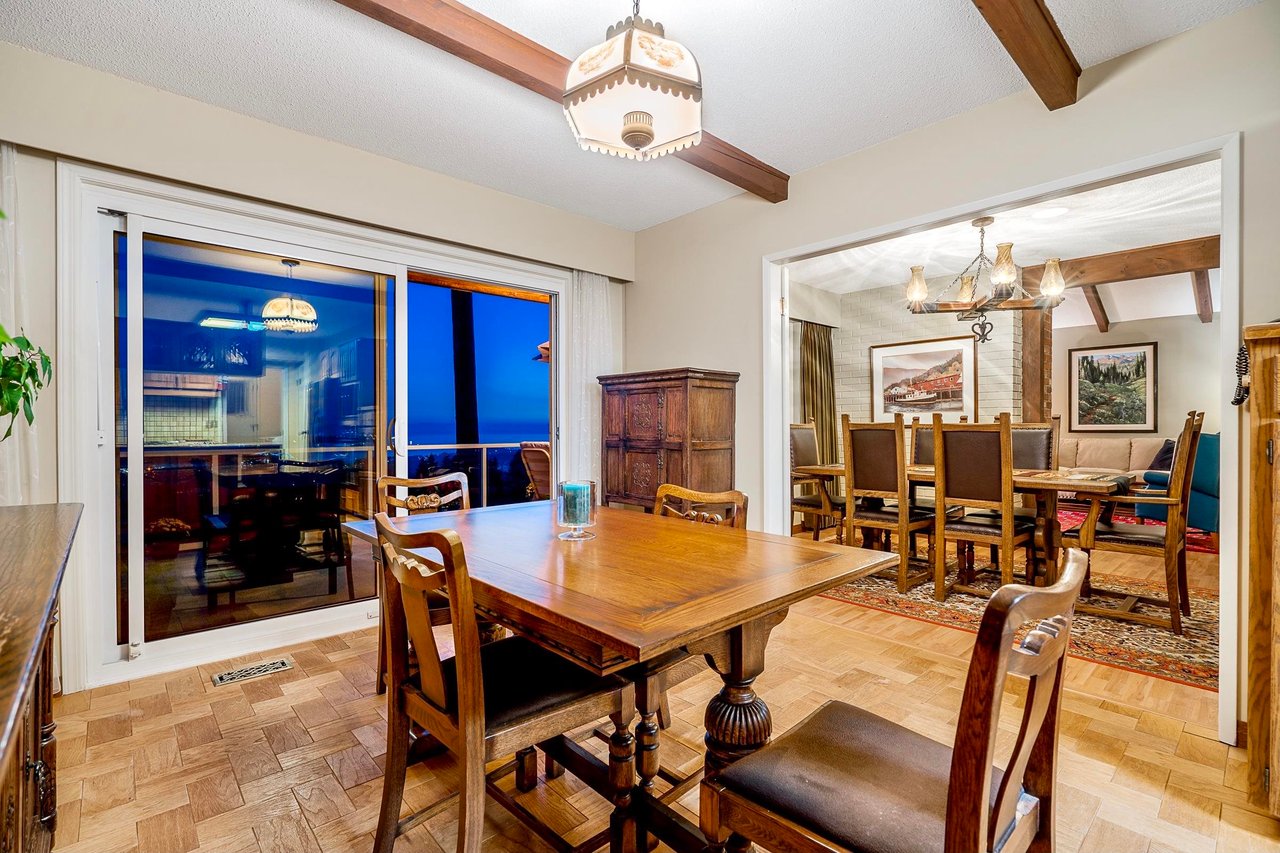 209 Rondoval Cres