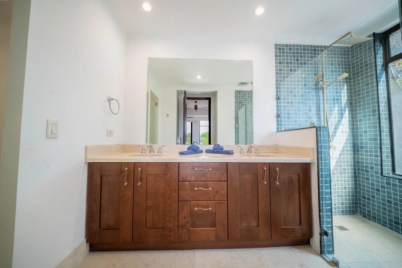 Renovated Carao Golf Condo, Flamingo, Guanacaste