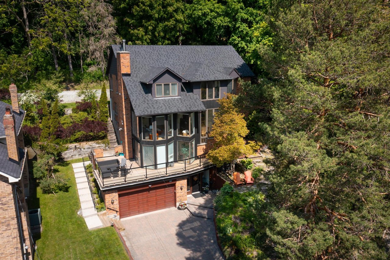 26 Bethune Blvd
