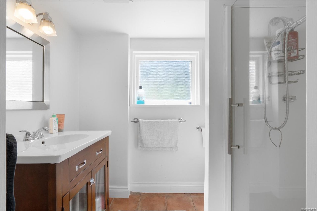 1080 San Marino Cres, Saanich