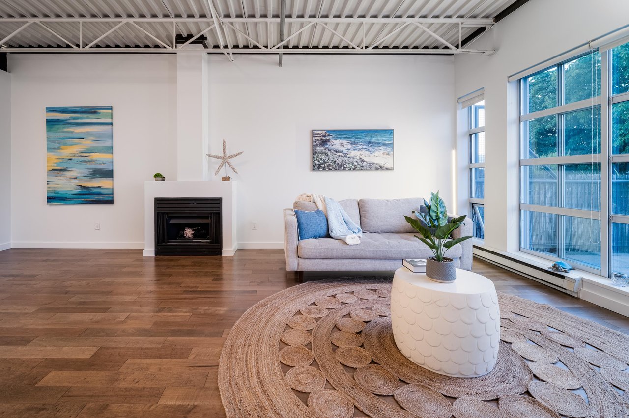 PH524-350 E 2nd Ave