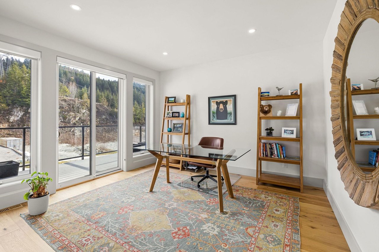27-3385 Mamquam Rd