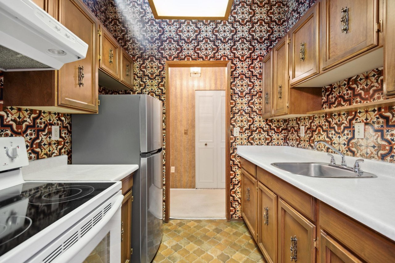 303-1266 W 13th Ave