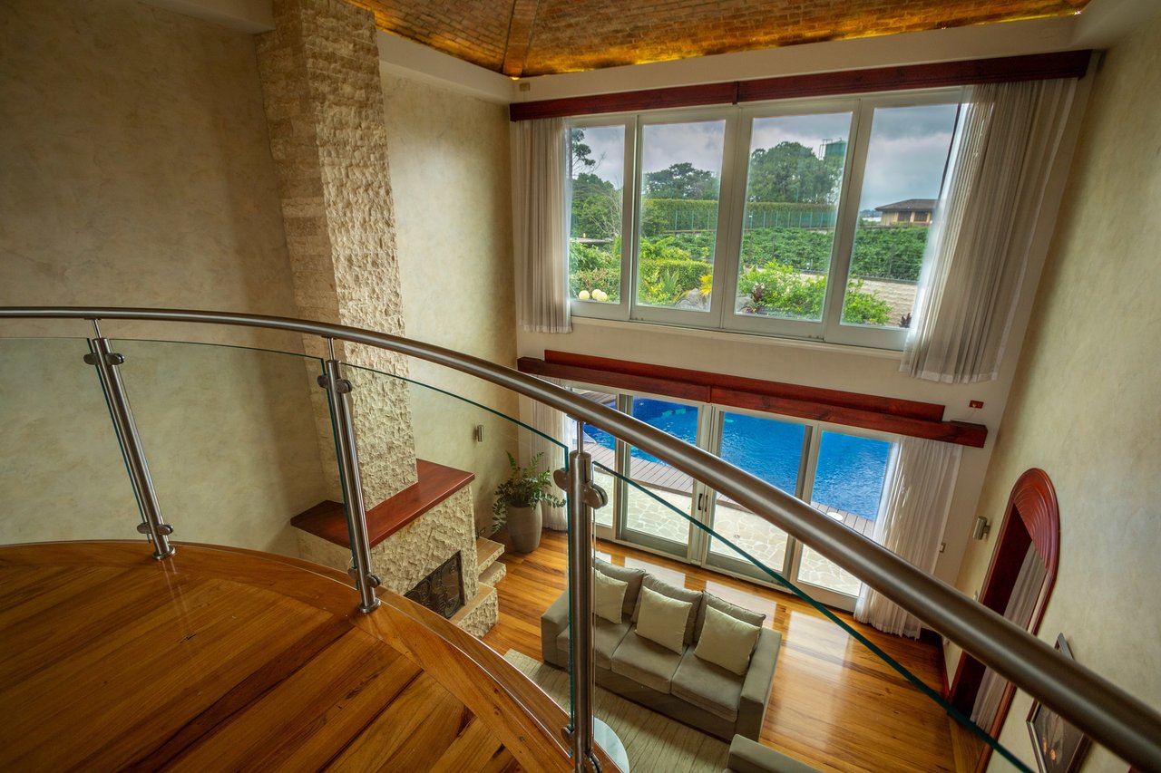Classic Luxury Pool Estate, Curridabat, San Jose