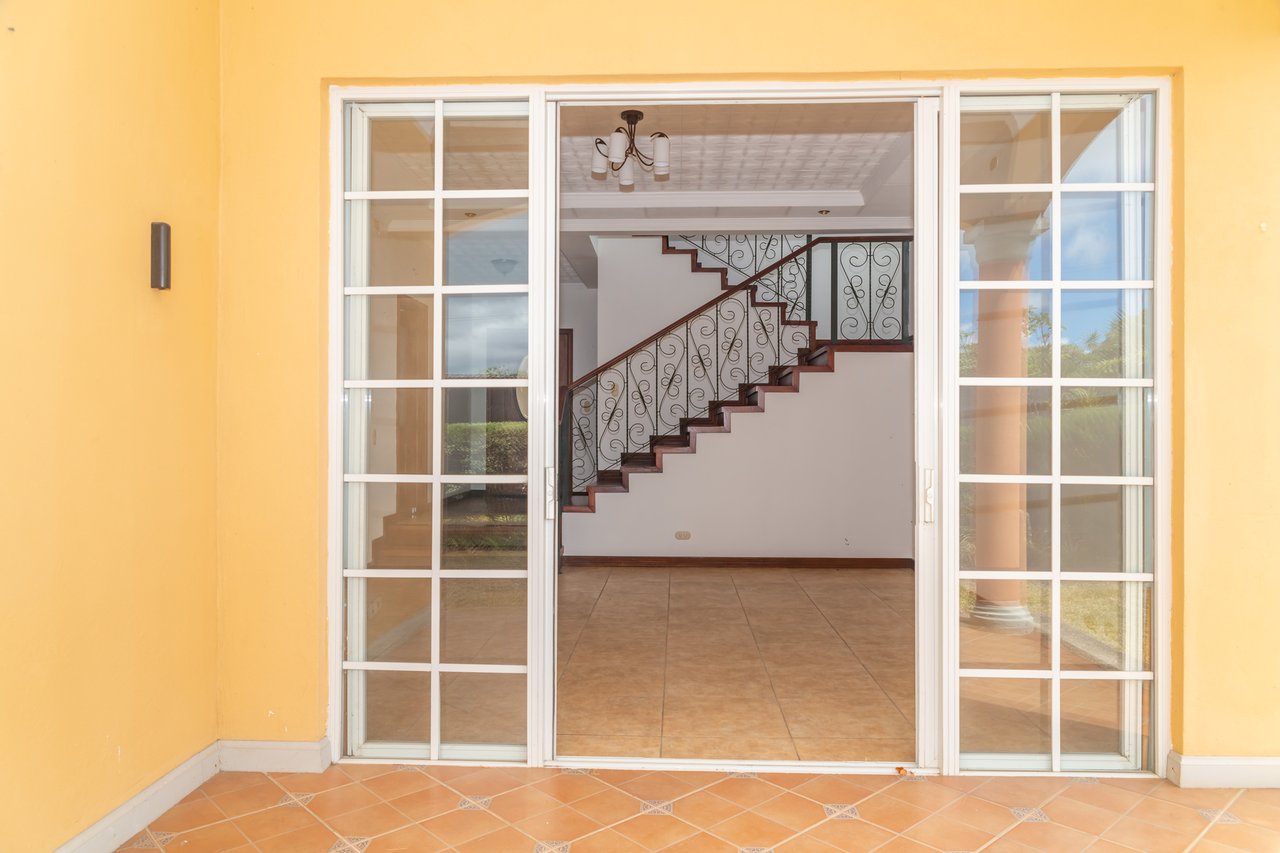 Colonial Gated Community Villa, Curridabat, San Jose
