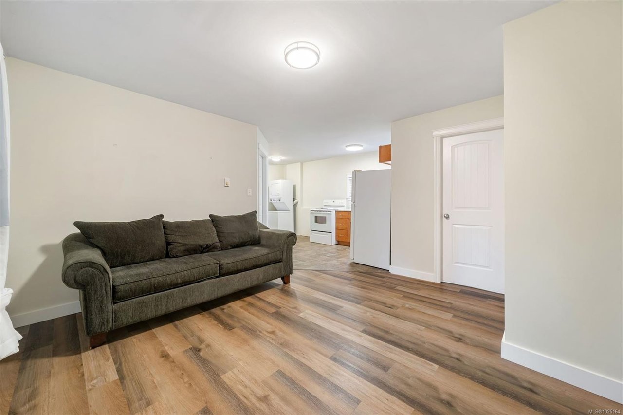 1123 Reynolds Rd, Saanich