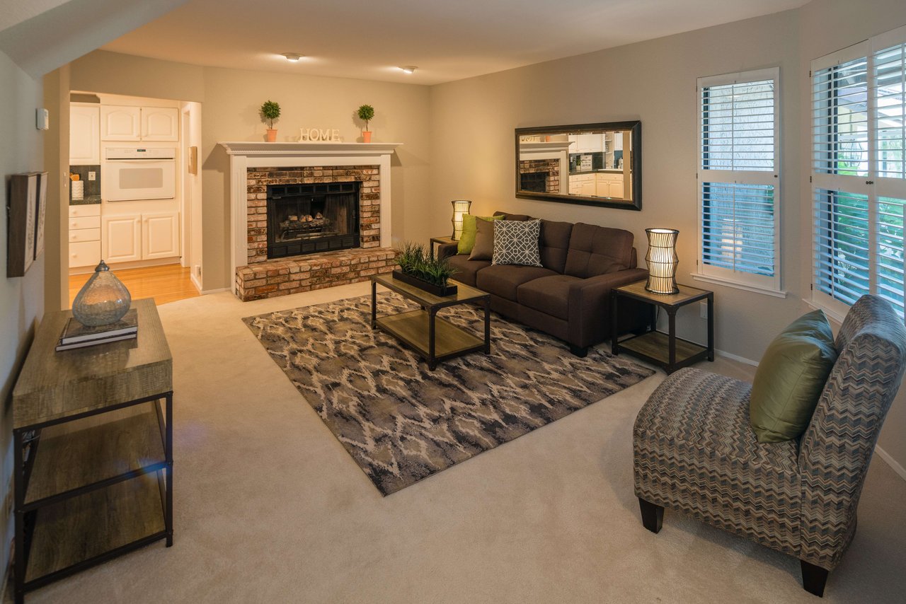 1661 Sugarloaf Dr