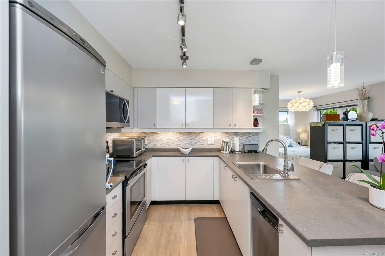 208-787 TYEE Rd, Victoria