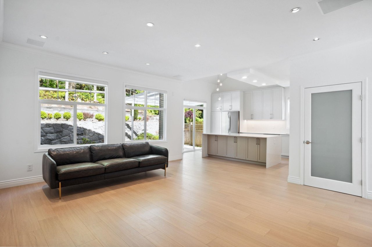 1699 Arbutus Pl