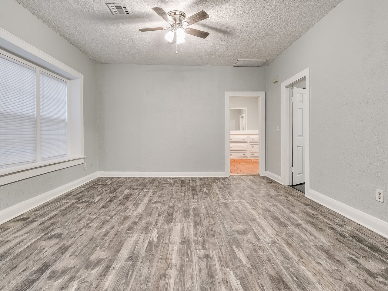 1313 N Beard Ave
