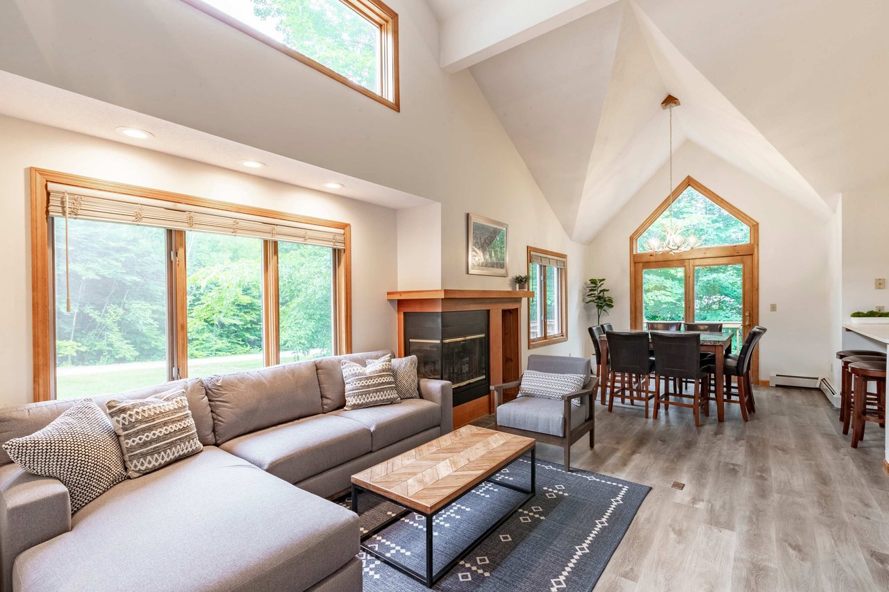 4 bedroom + Loft Forest Ridge Town Home for Ski Season