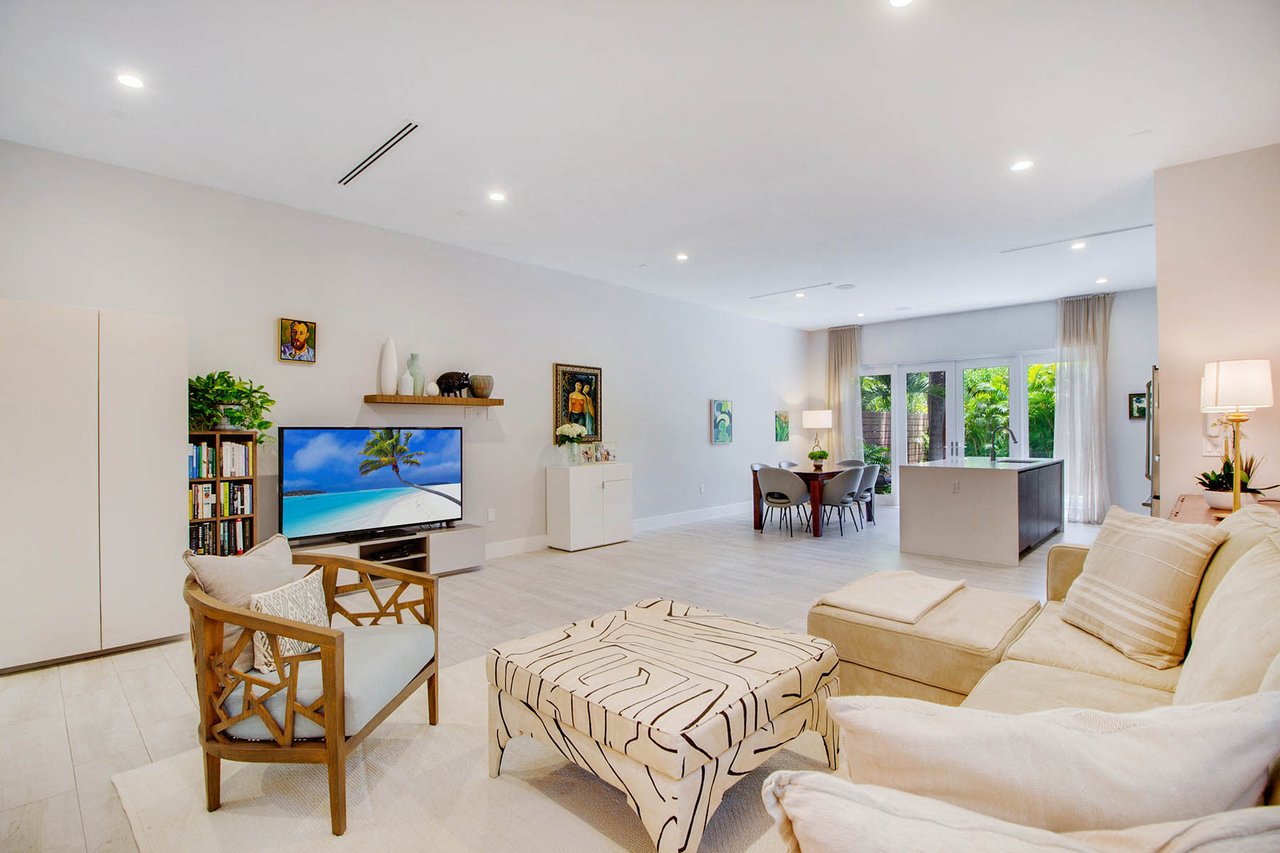 Contemporary Coconut Grove Townhouse