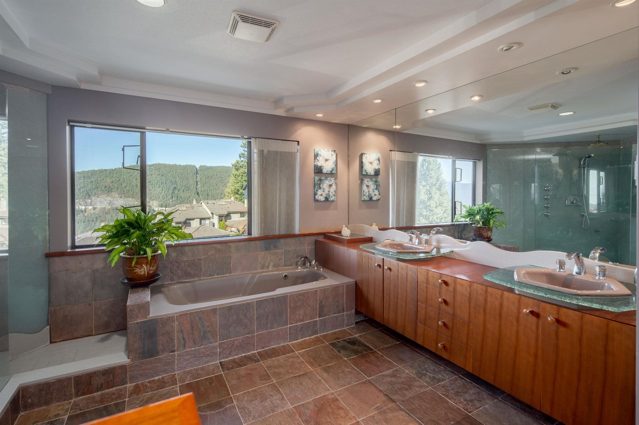 5270 Aspen Cres
