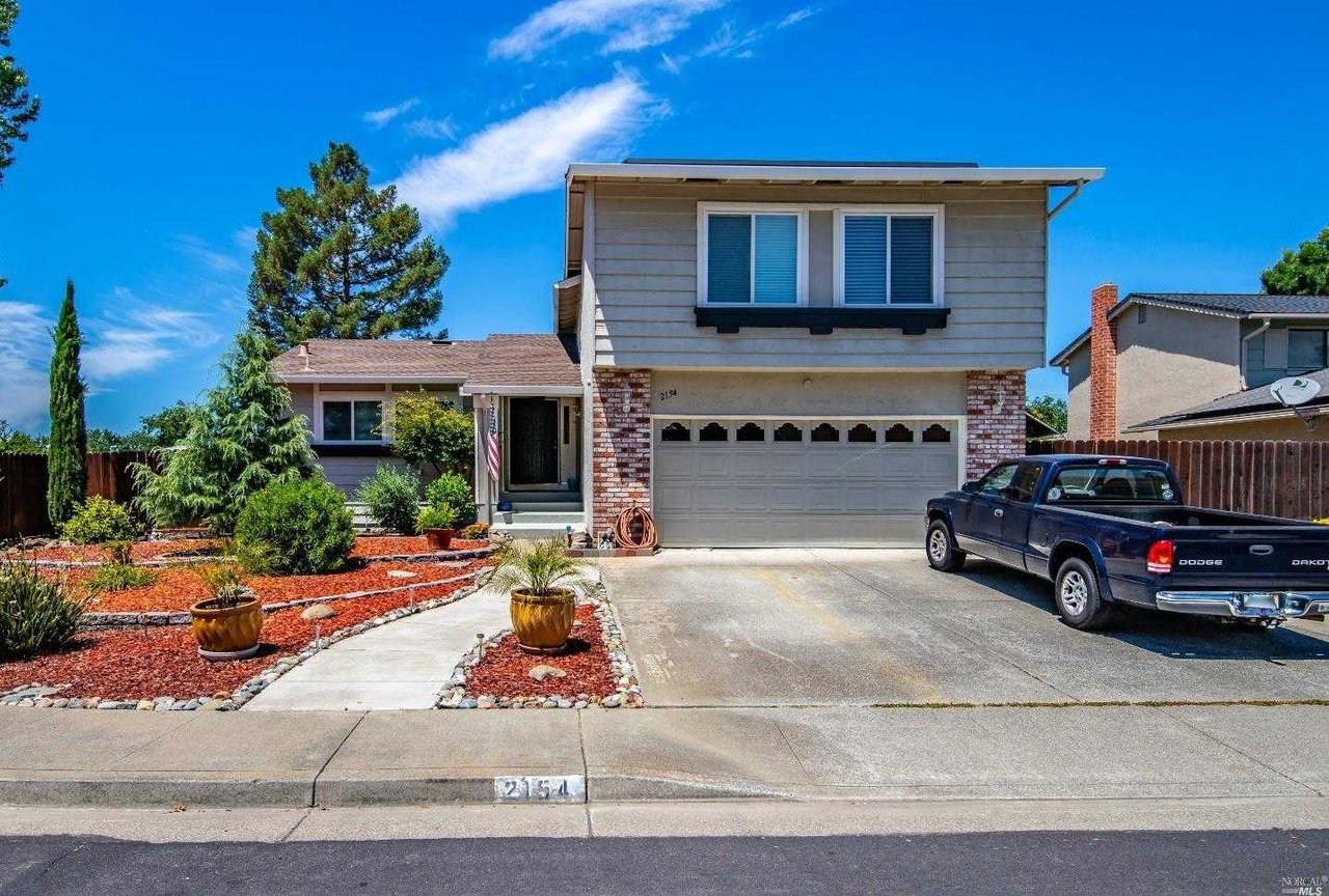 2154 Larchmont Circle