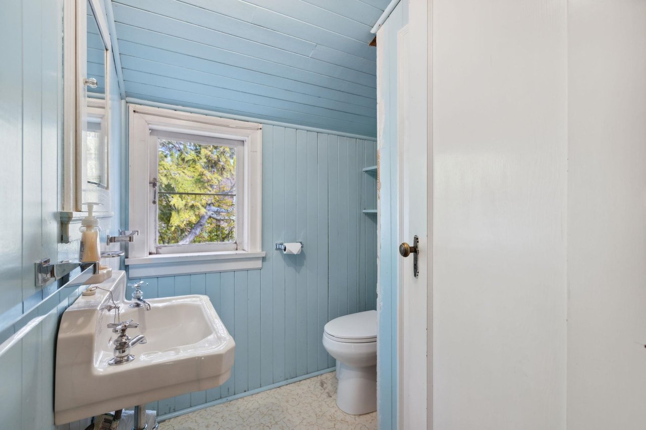 3379 Marine Dr