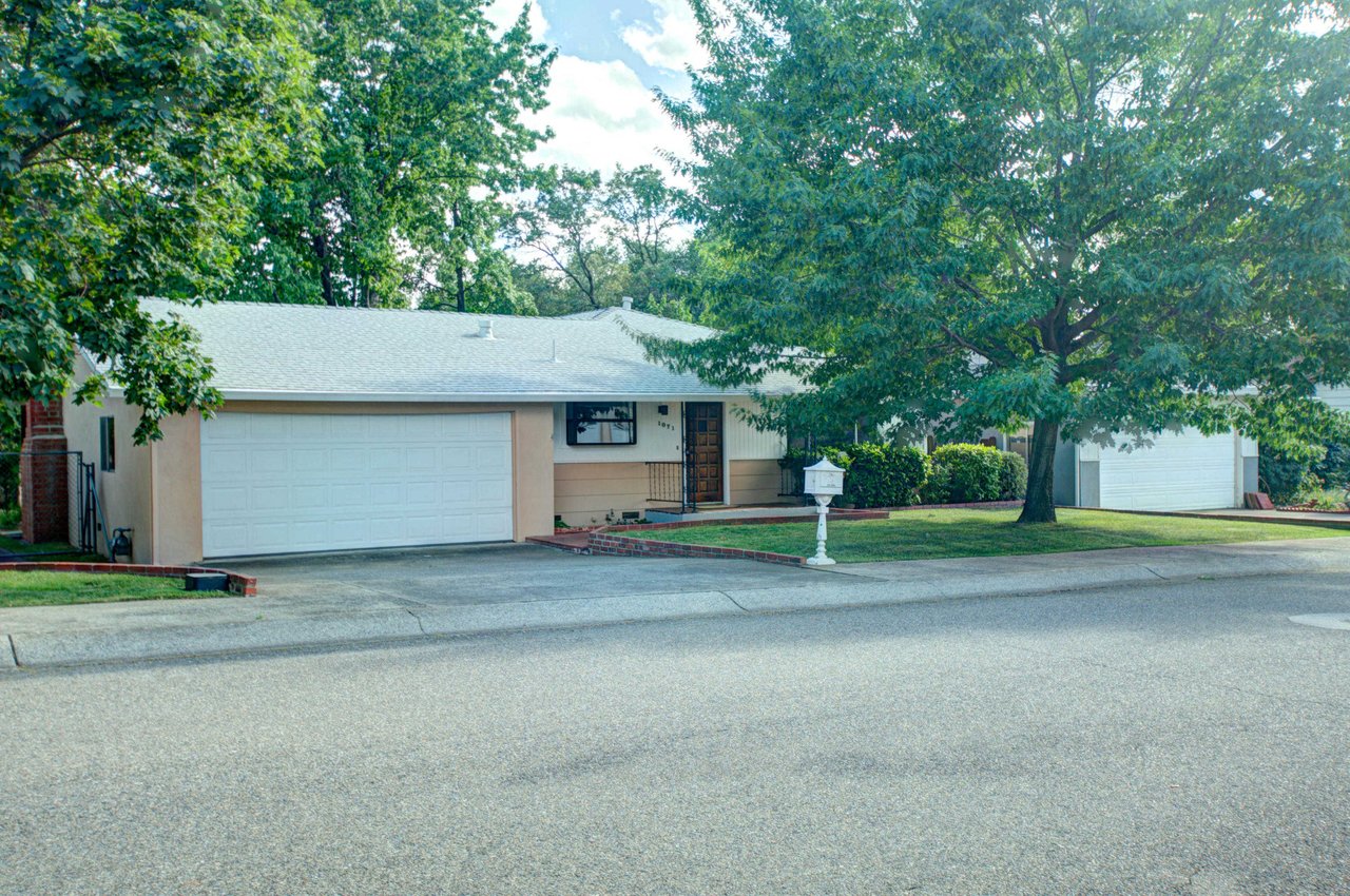 1071 Lorraine Dr