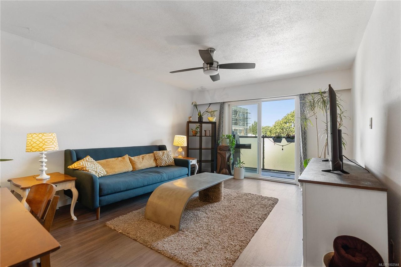 303-848 Esquimalt Rd, Esquimalt