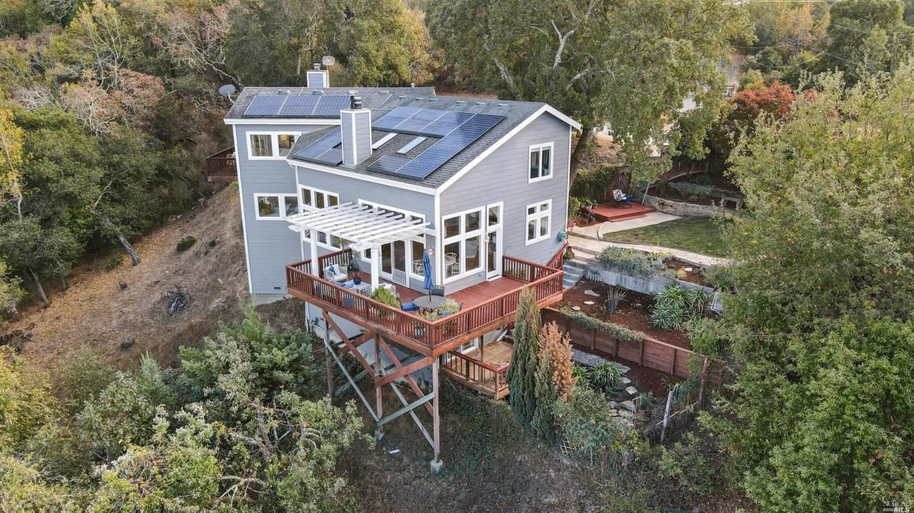 40 Bayhills Dr
