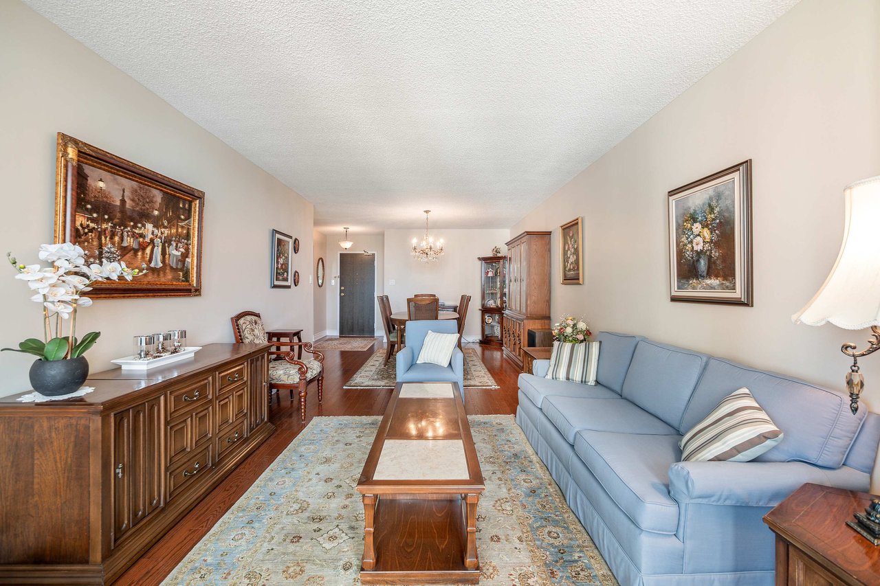 820 Burnhamthorpe Road #702