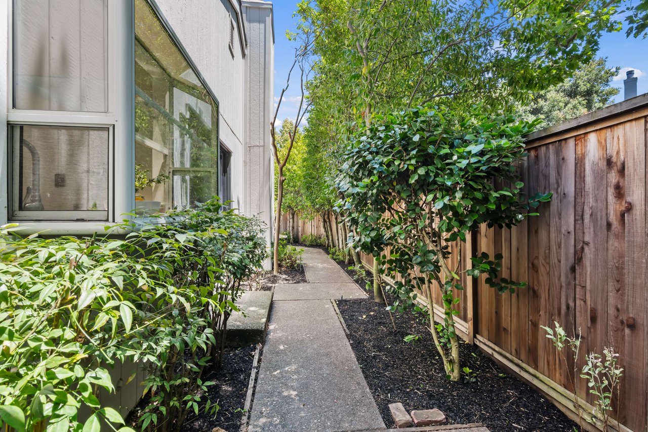 863 Augusta Dr