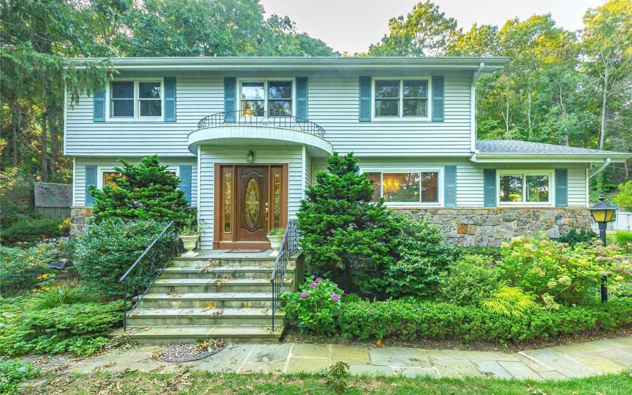 10 Cupid Ct, Dix Hills