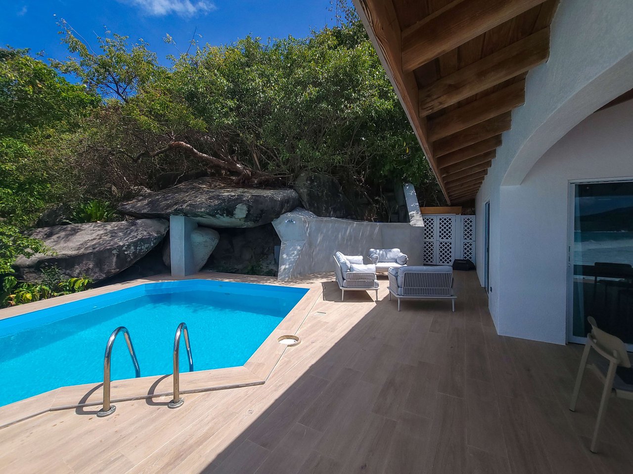 036 Villa 28 Lambert BeachFront
