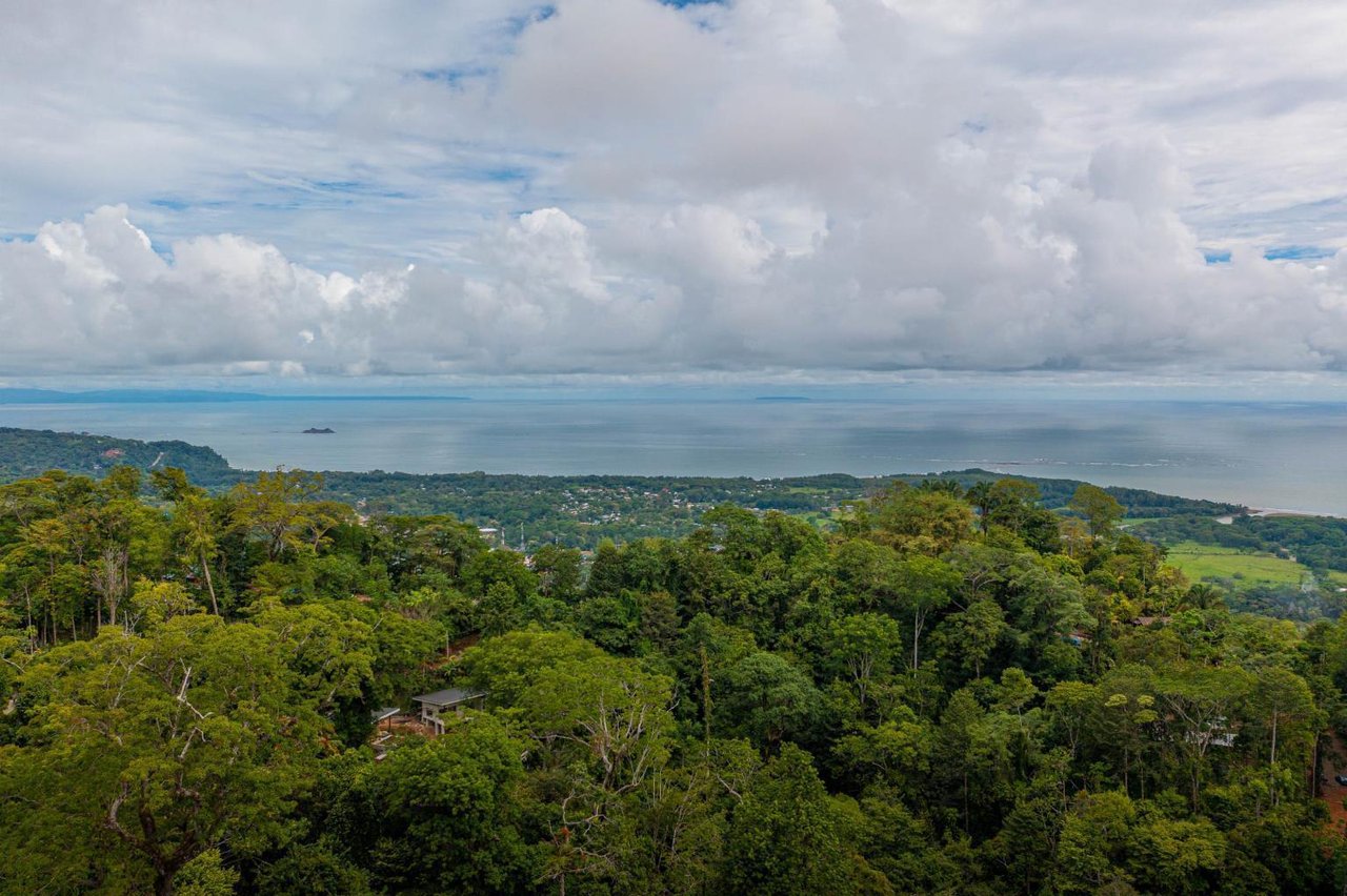 4 Bedroom Tropical Luxury Home, With Outstanding Ocean And Mountain Views