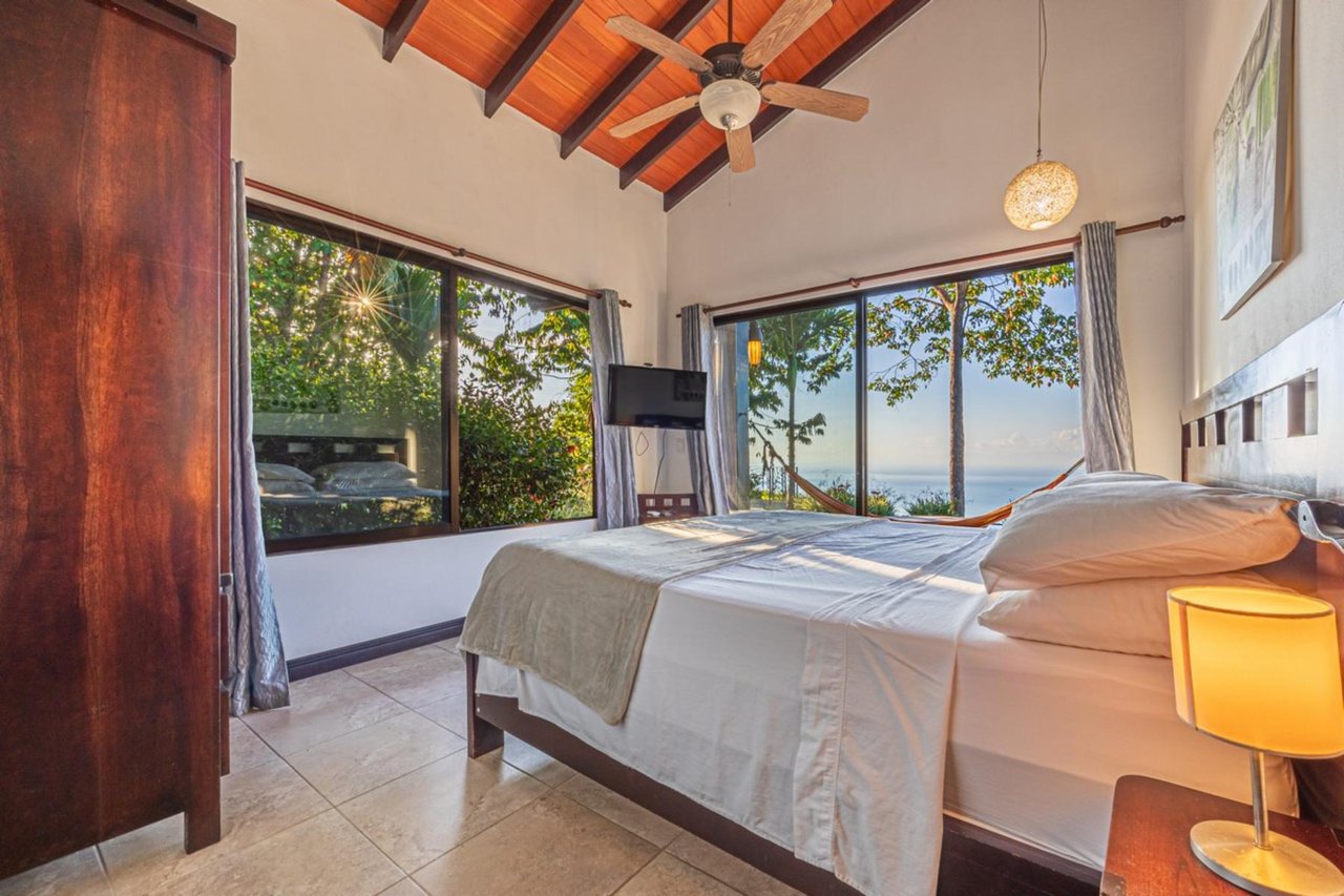 Whale Tail View Home, Dominical, Puntarenas