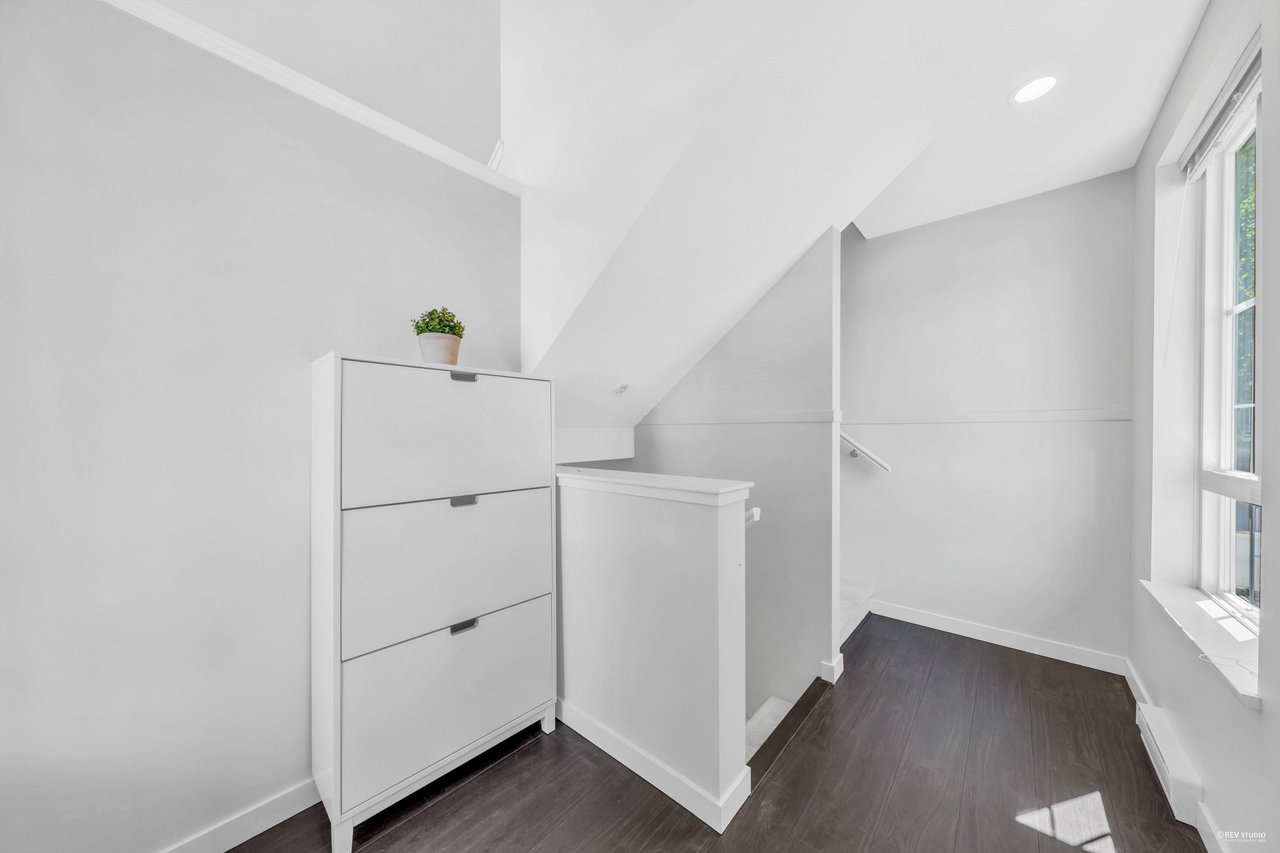 4-5510 Admiral Wy