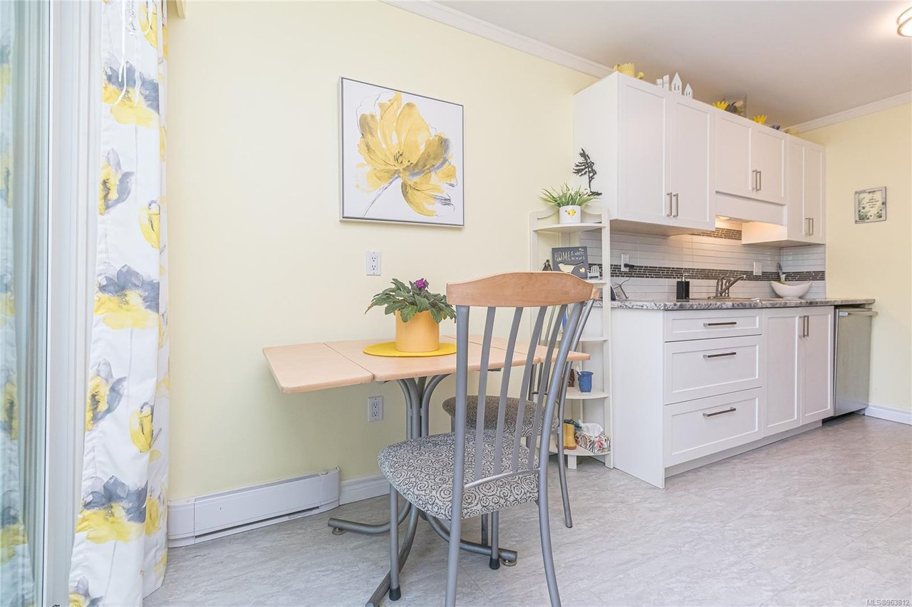 304-1665 Oak Bay Ave