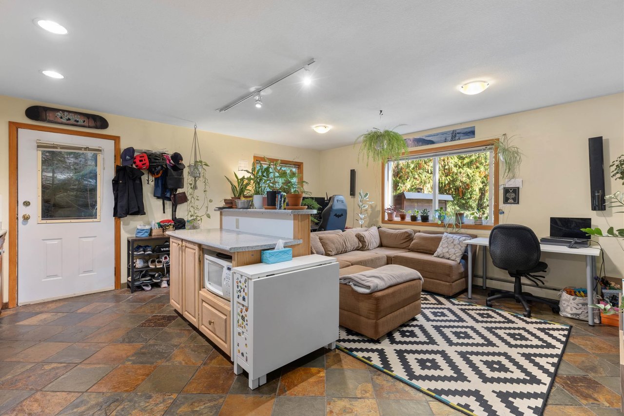 9548 Emerald Dr