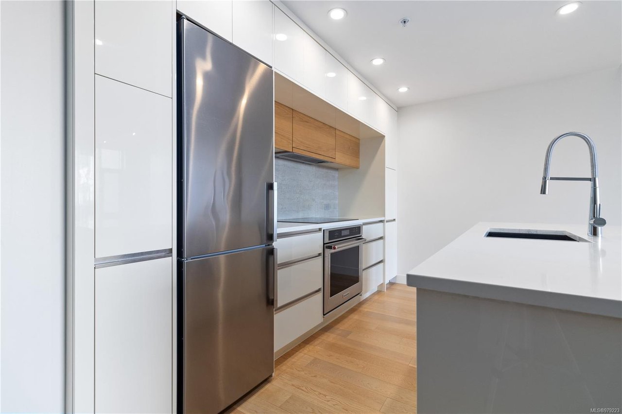 1101-989 Johnson St, Victoria