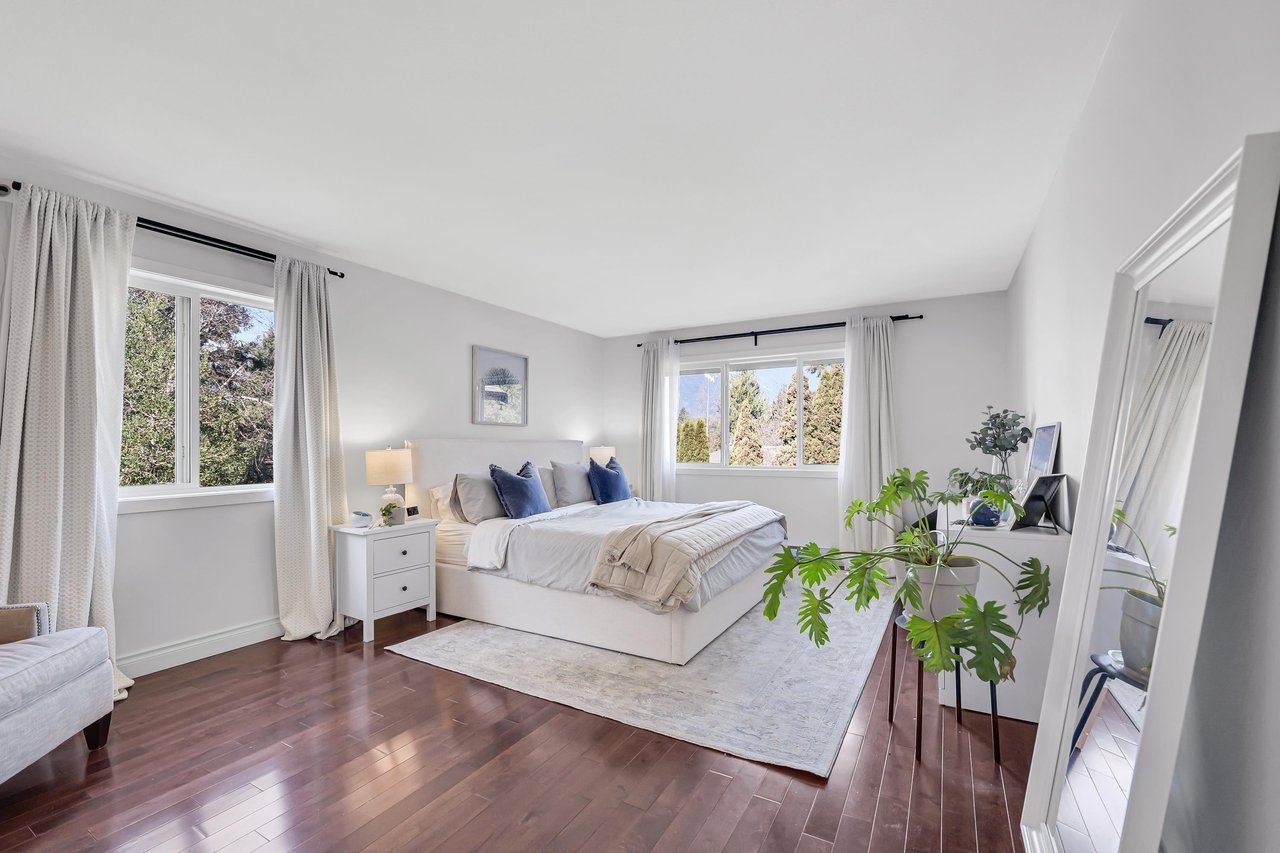 2548 Nairn Wy