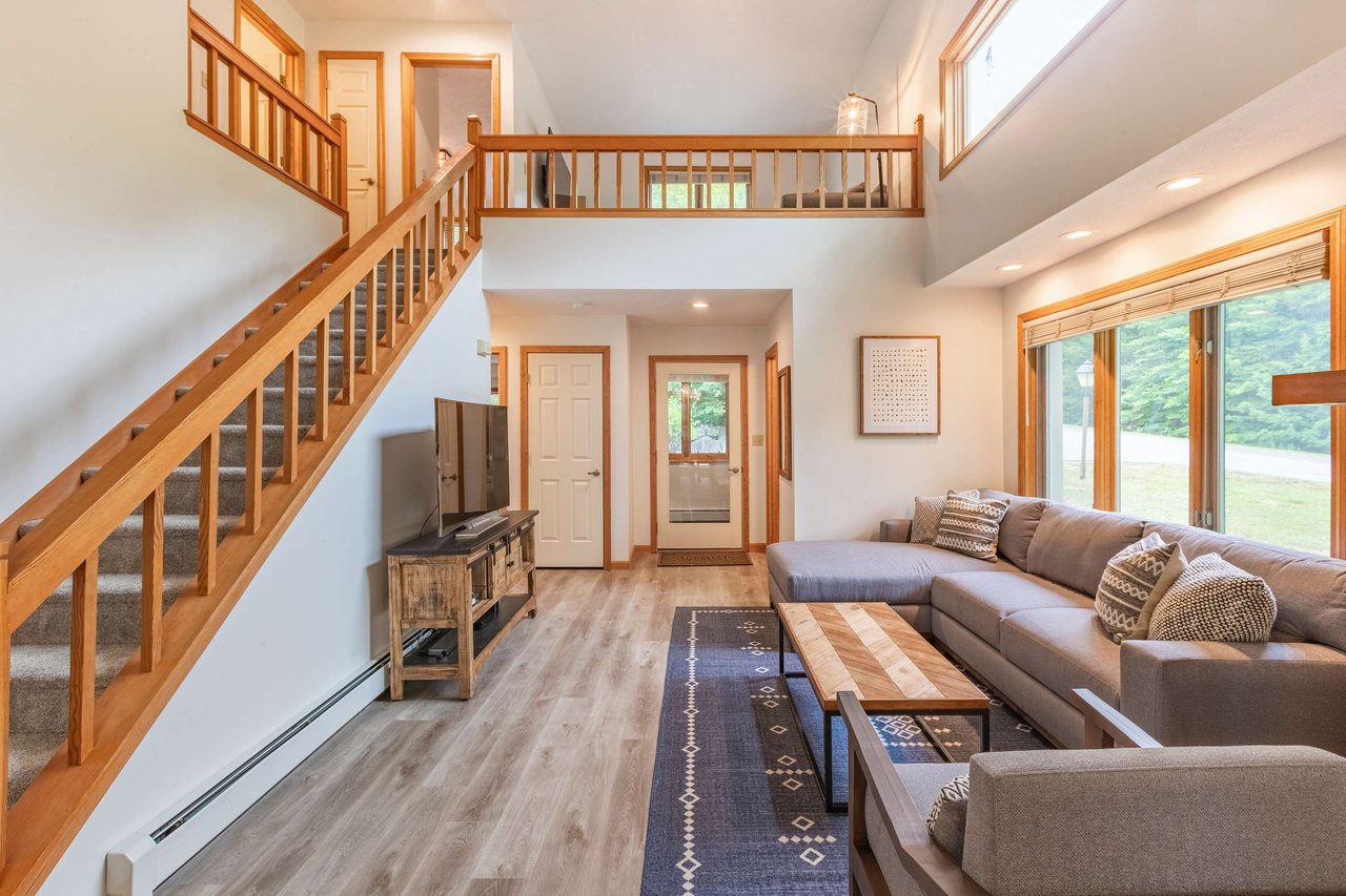 4 bedroom + Loft Forest Ridge Town Home for Ski Season