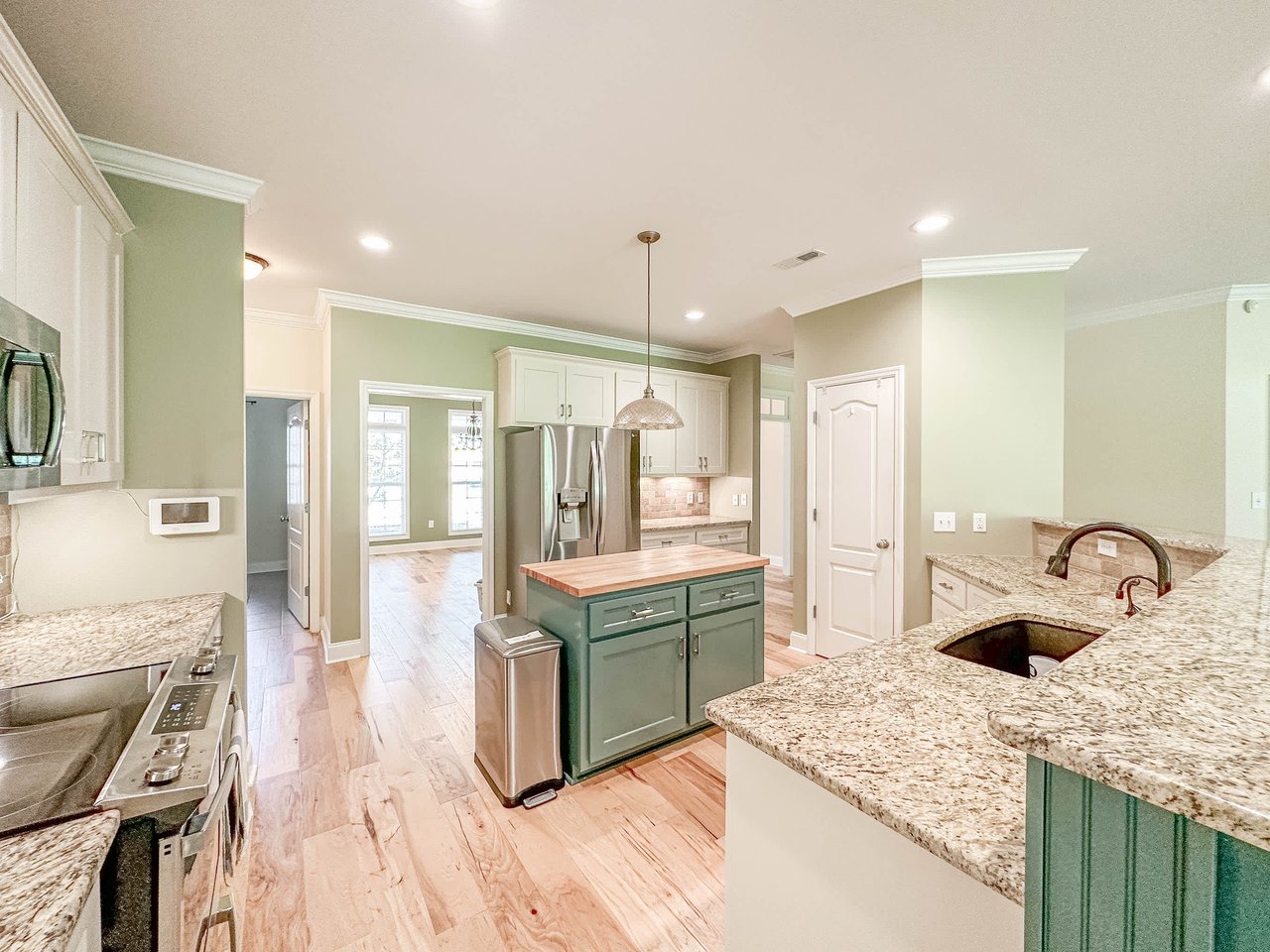 2303 Palisades Court with 5 Bedrooms!!!