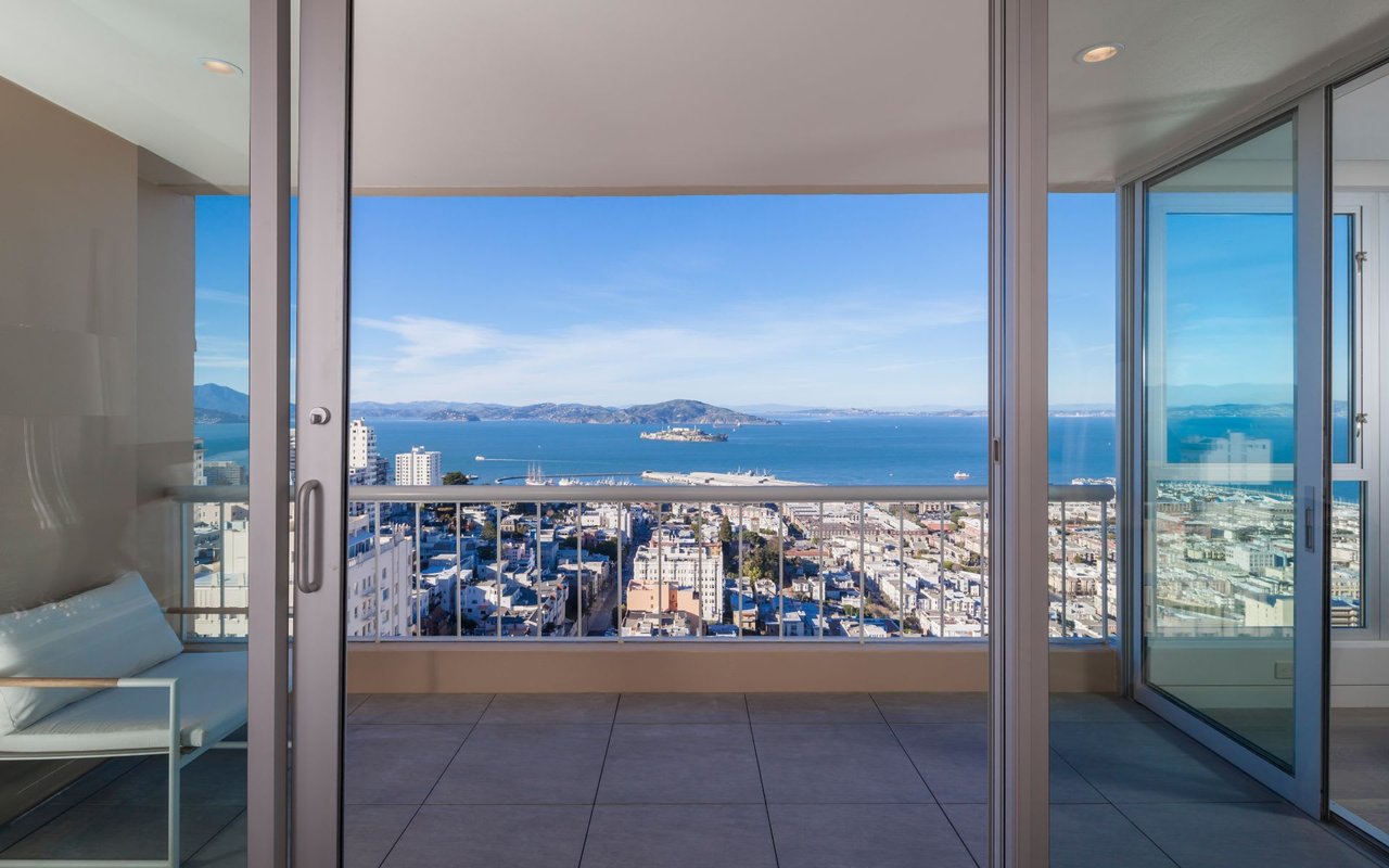 Panoramic Views at 1070 Green